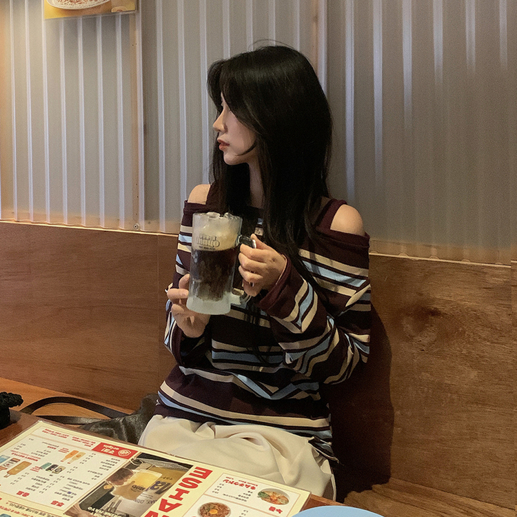 オフショルダーボーダーボタン長袖Tシャツ BROWN