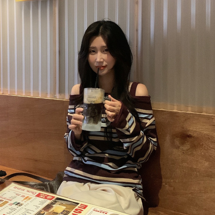 オフショルダーボーダーボタン長袖Tシャツ BROWN