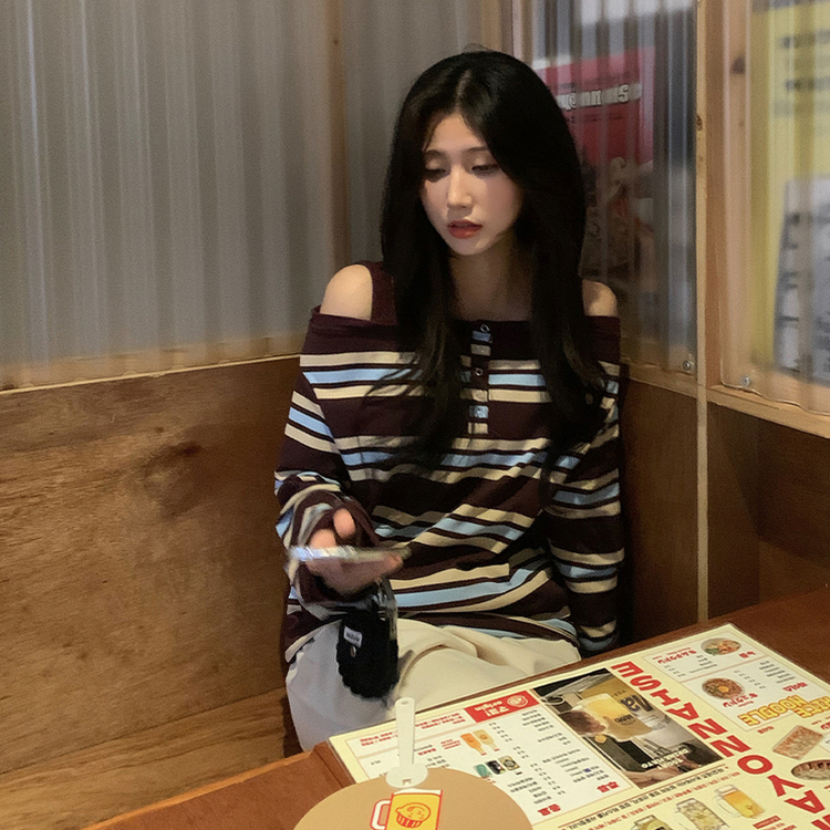 オフショルダーボーダーボタン長袖Tシャツ BROWN