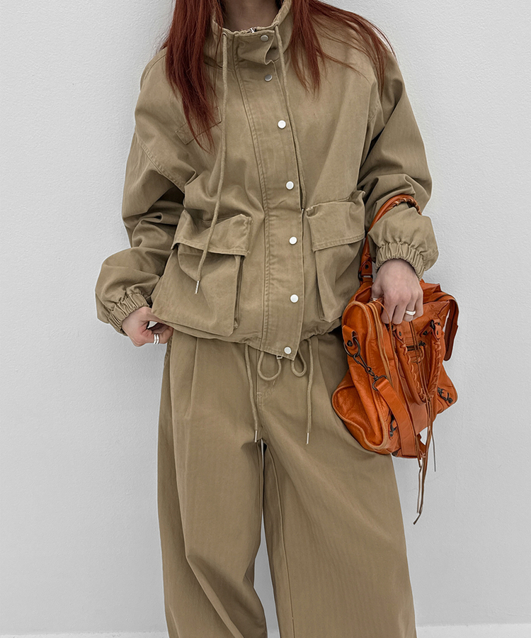 ヘリンボーンハイネックジャンパー BEIGE