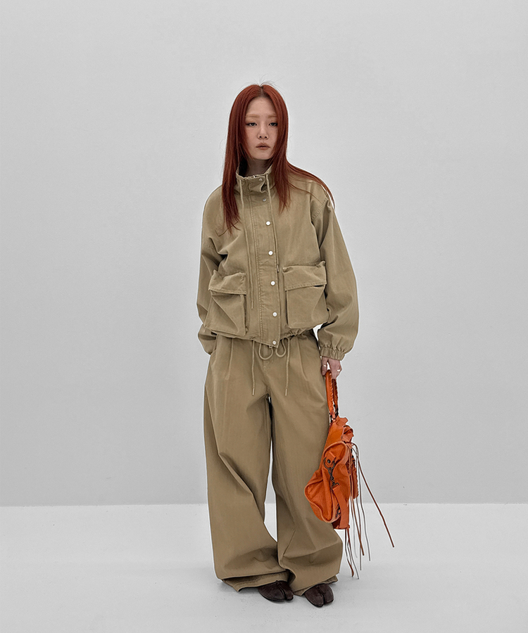 ヘリンボーンハイネックジャンパー BEIGE