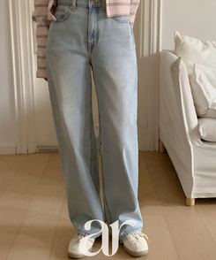 (ヴィンテージパッチラベル / ふんわりライトブルー♥) ライトブルー ワイドフィット デニムパンツ LIGHT BLUE