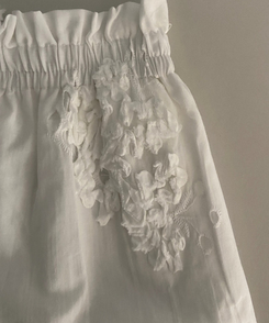 パンチングレースフラワー刺繍フリルミディスカート