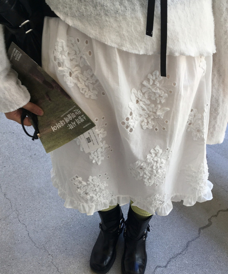 パンチングレースフラワー刺繍フリルミディスカート IVORY