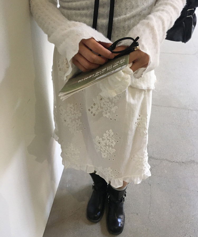 パンチングレースフラワー刺繍フリルミディスカート IVORY