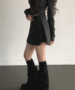 【ベルト付き】サイドスリットミニスカートパンツ CHARCOAL