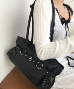 シルバーベルトアイレットスクエアバッグ BLACK