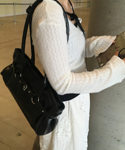 シルバーベルトアイレットスクエアバッグ BLACK