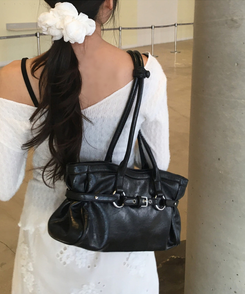 シルバーベルトアイレットスクエアバッグ BLACK