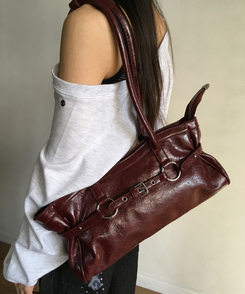 シルバーベルトアイレットスクエアバッグ RED