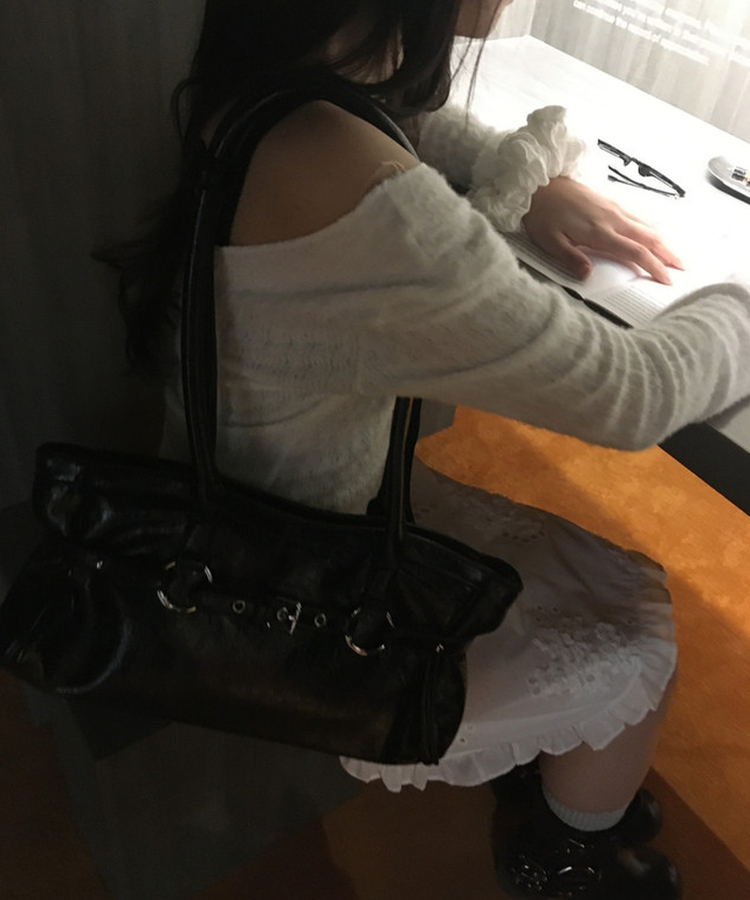 シルバーベルトアイレットスクエアバッグ BLACK