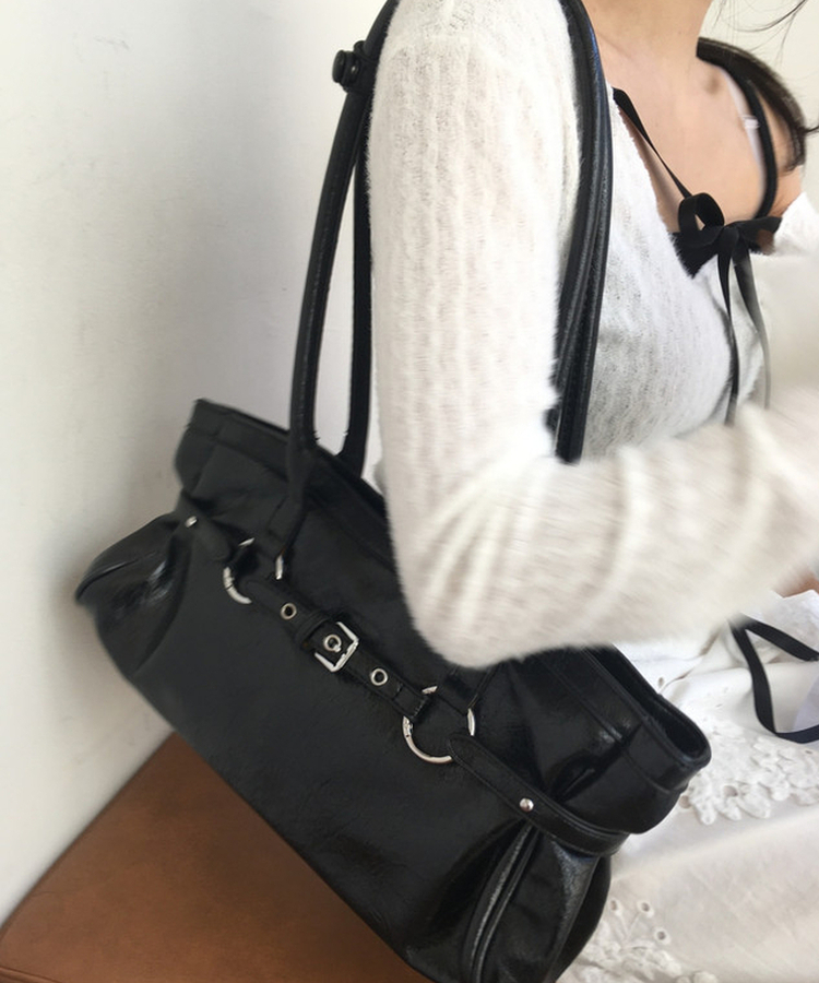 シルバーベルトアイレットスクエアバッグ BLACK