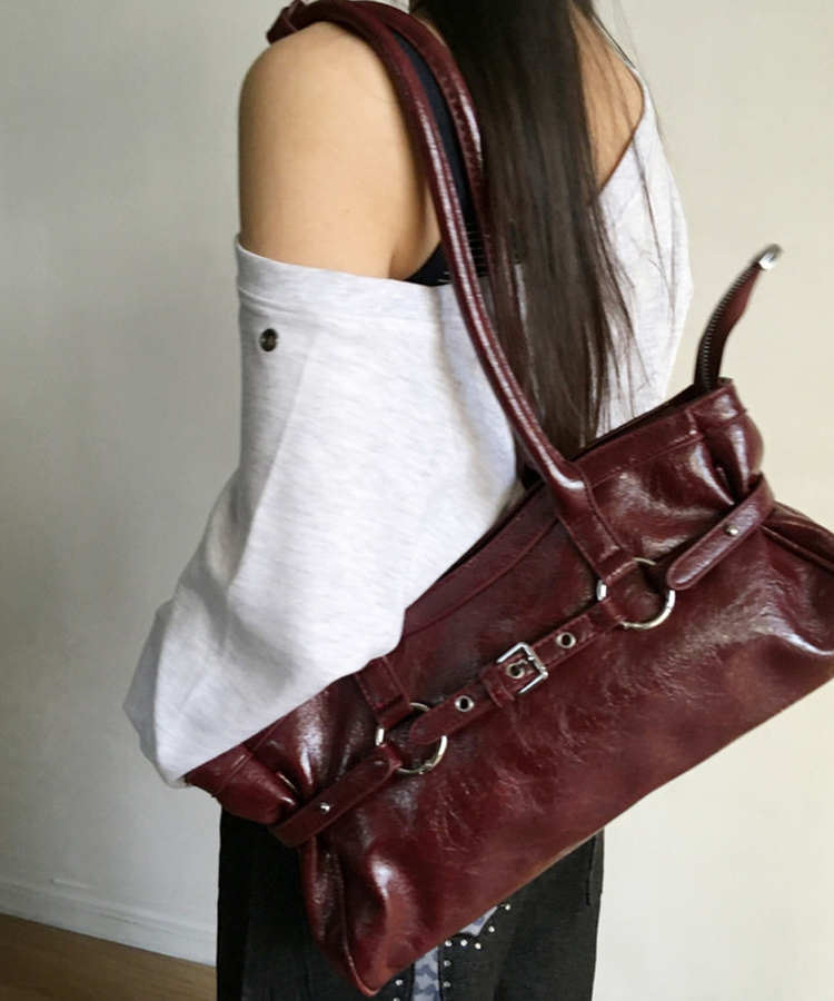 シルバーベルトアイレットスクエアバッグ RED