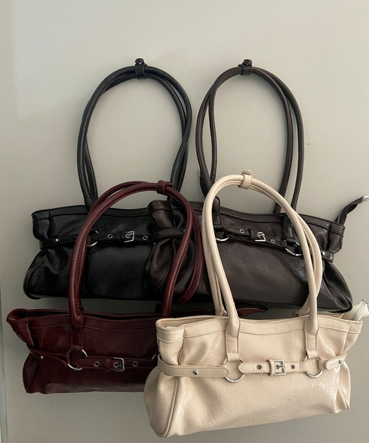 シルバーベルトアイレットスクエアバッグ