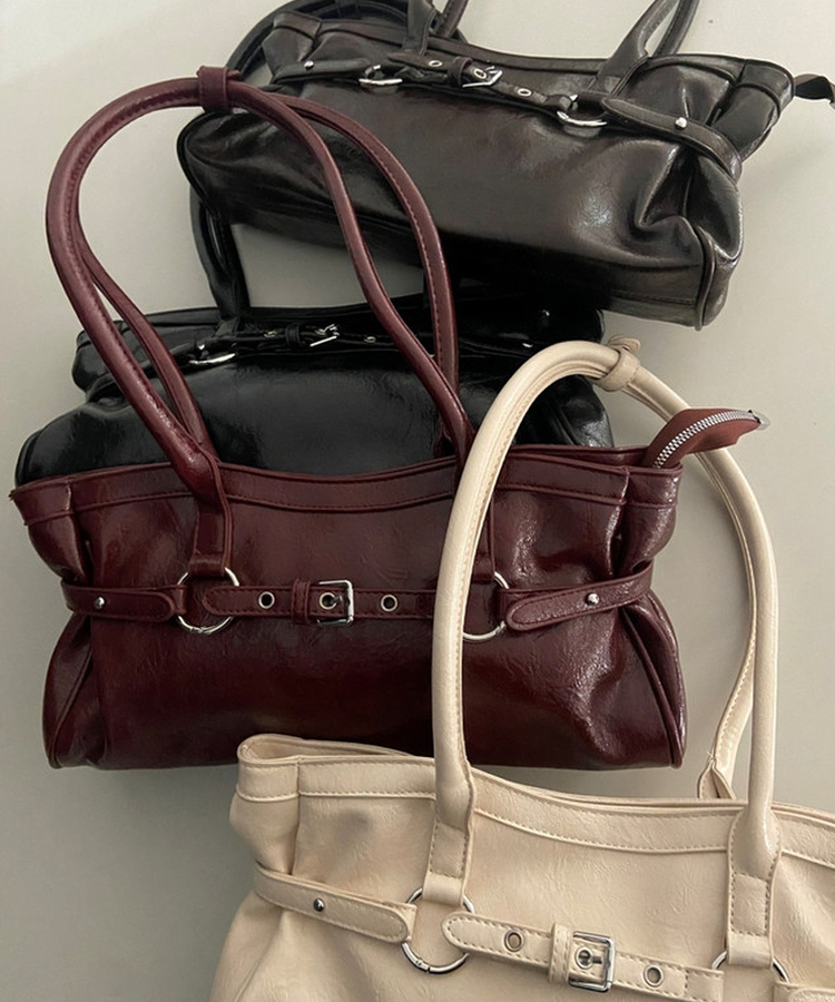 シルバーベルトアイレットスクエアバッグ