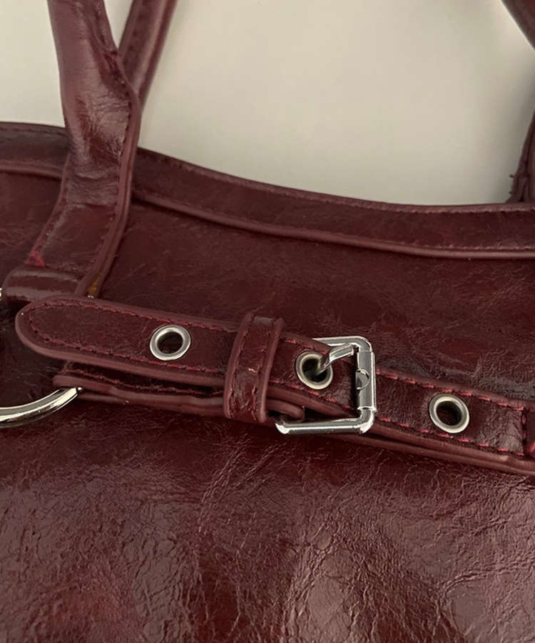 シルバーベルトアイレットスクエアバッグ