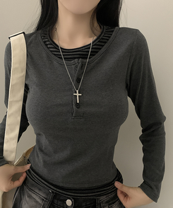 ボタンボーダーレイヤード長袖Tシャツ CHARCOAL