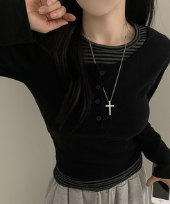 ボタンボーダーレイヤード長袖Tシャツ BLACK