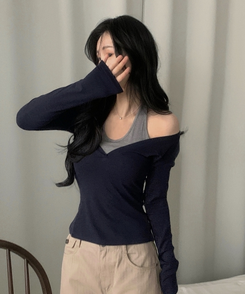 트윈 홀터넥 레이어드 배색 긴팔티셔츠 네이비