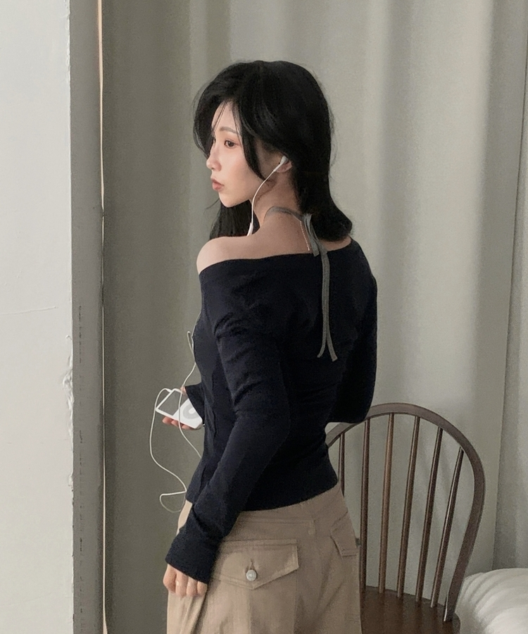 트윈 홀터넥 레이어드 배색 긴팔티셔츠 네이비