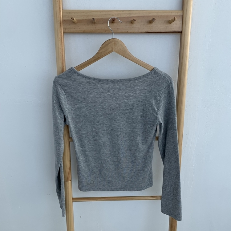 アンバランス真珠ボタン長袖Tシャツ