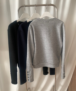 ボタン袖ルーズフィットVニット