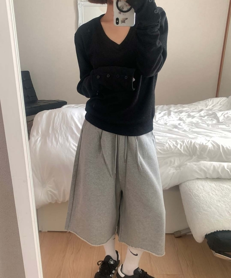 ボタン袖ルーズフィットVニット BLACK