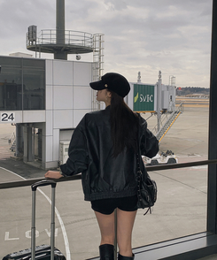 ノーカラーボタンレザーブルゾンジャケット BLACK