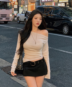 オフショルダーシアリングニット IVORY