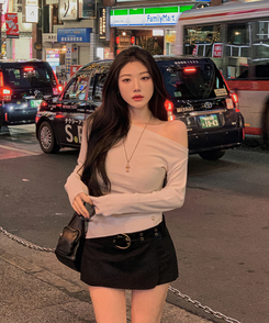 オフショルダーシアリングニット IVORY