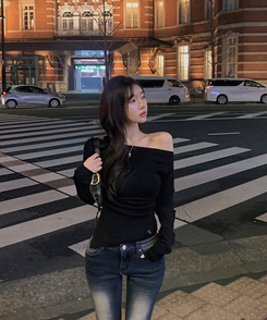 オフショルダーシアリングニット BLACK