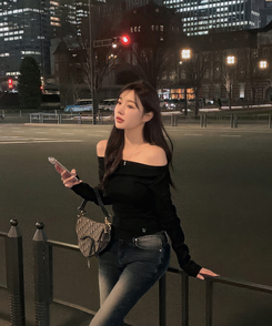 オフショルダーシアリングニット BLACK