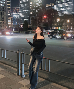 オフショルダーシアリングニット BLACK