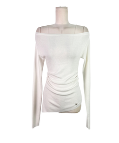 オフショルダーシアリングニット