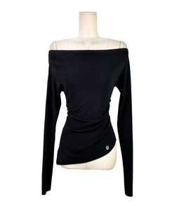 オフショルダーシアリングニット