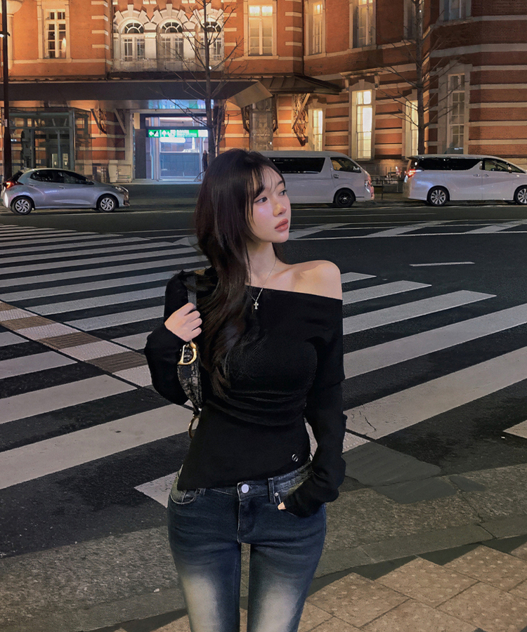 オフショルダーシアリングニット BLACK