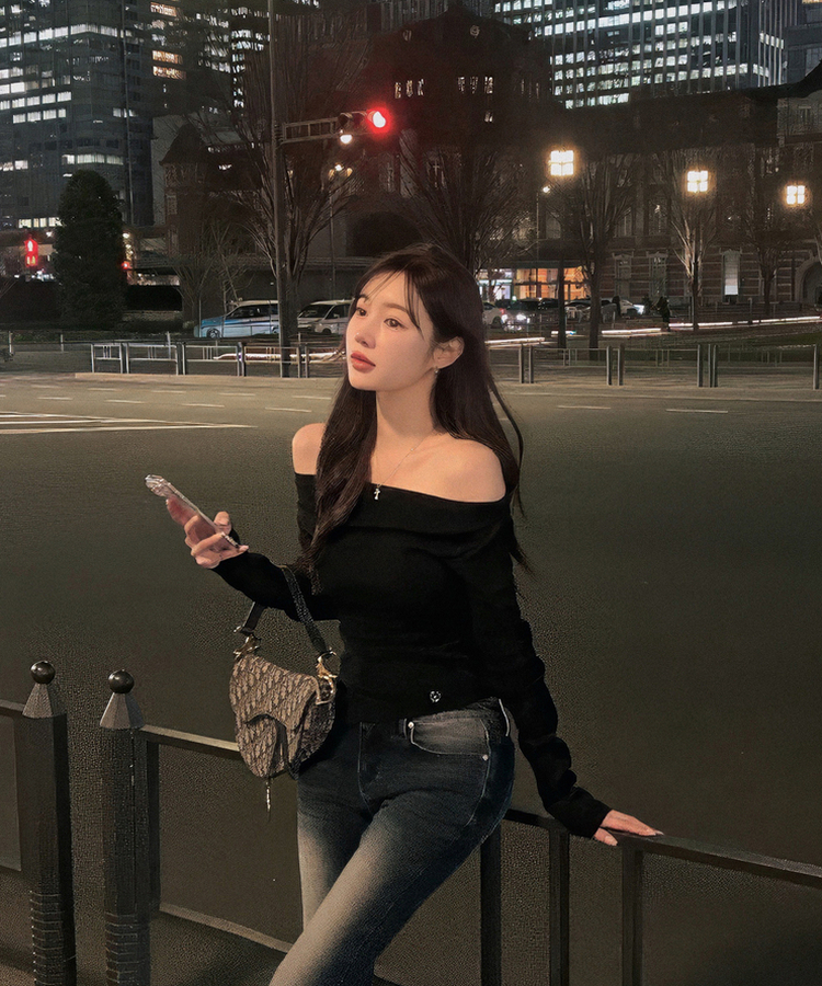 オフショルダーシアリングニット BLACK