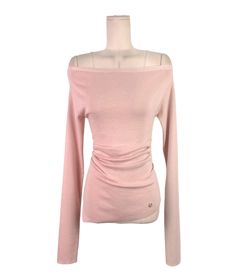 オフショルダーシアリングニット