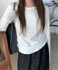 シンプルラウンド長袖Tシャツ IVORY