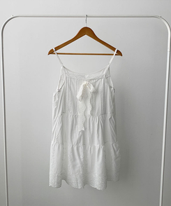 レースリボンパンチングミディワンピース