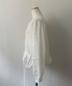 リボンストリングパンチングフレアブラウス