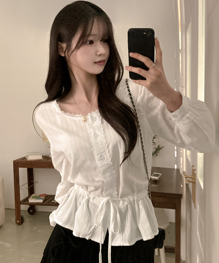 소비 레이스 허리 리본 스트링 펀칭 플레어 블라우스 화이트