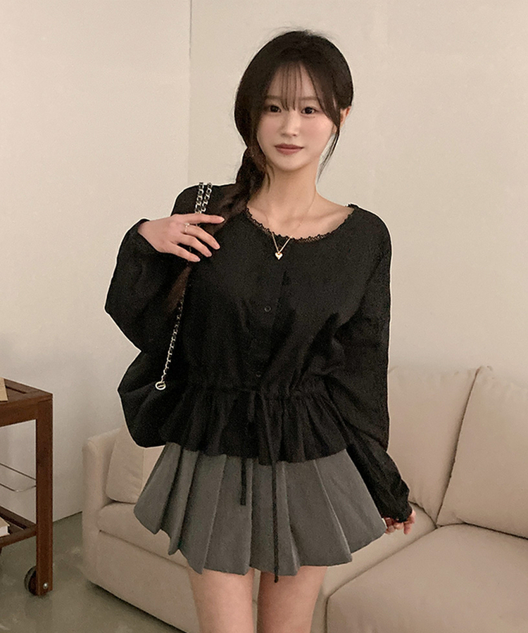 소비 레이스 허리 리본 스트링 펀칭 플레어 블라우스 블랙