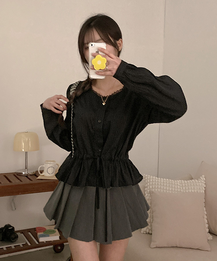 소비 레이스 허리 리본 스트링 펀칭 플레어 블라우스 블랙