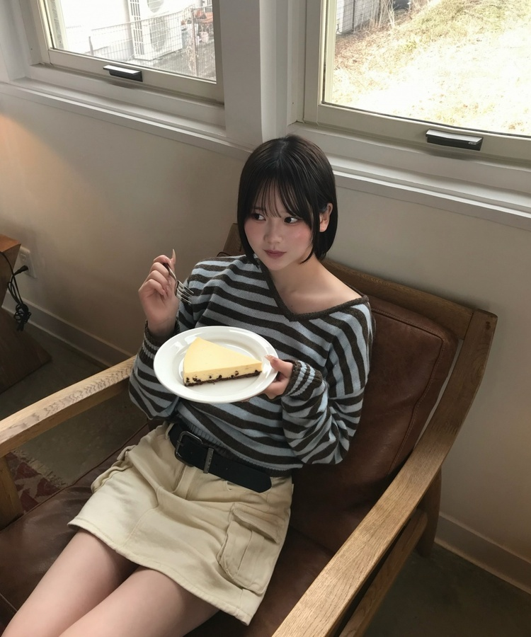 스트라이프 브이넥 니트 브라운