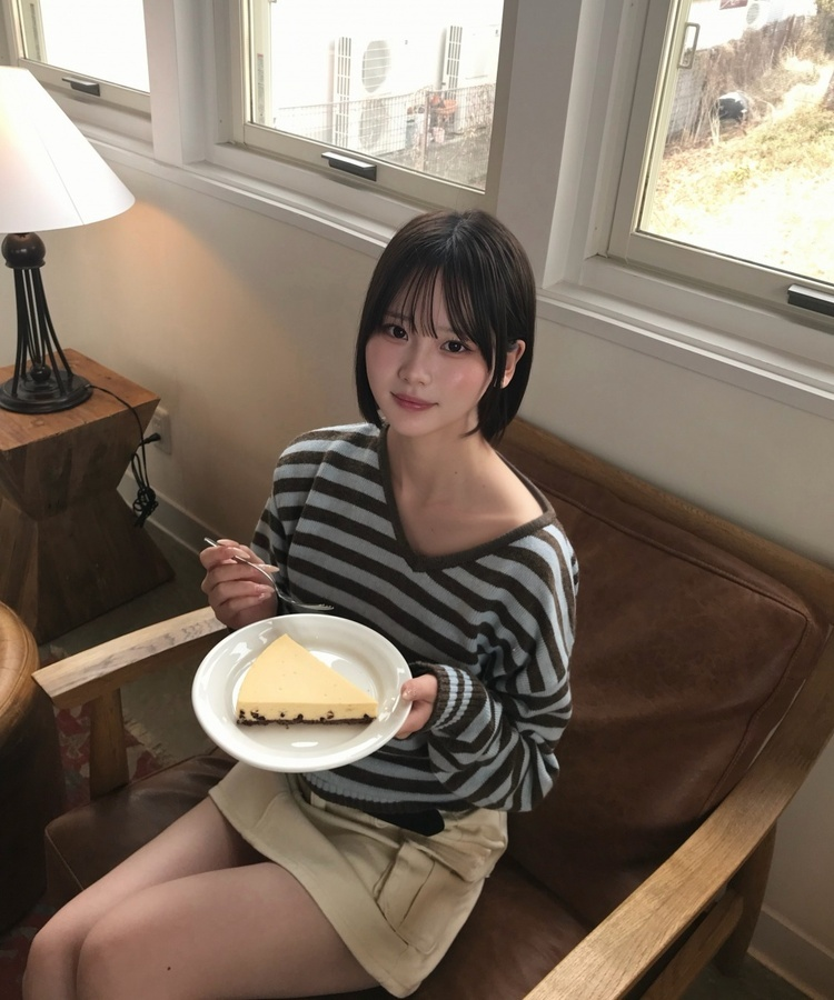 스트라이프 브이넥 니트 브라운