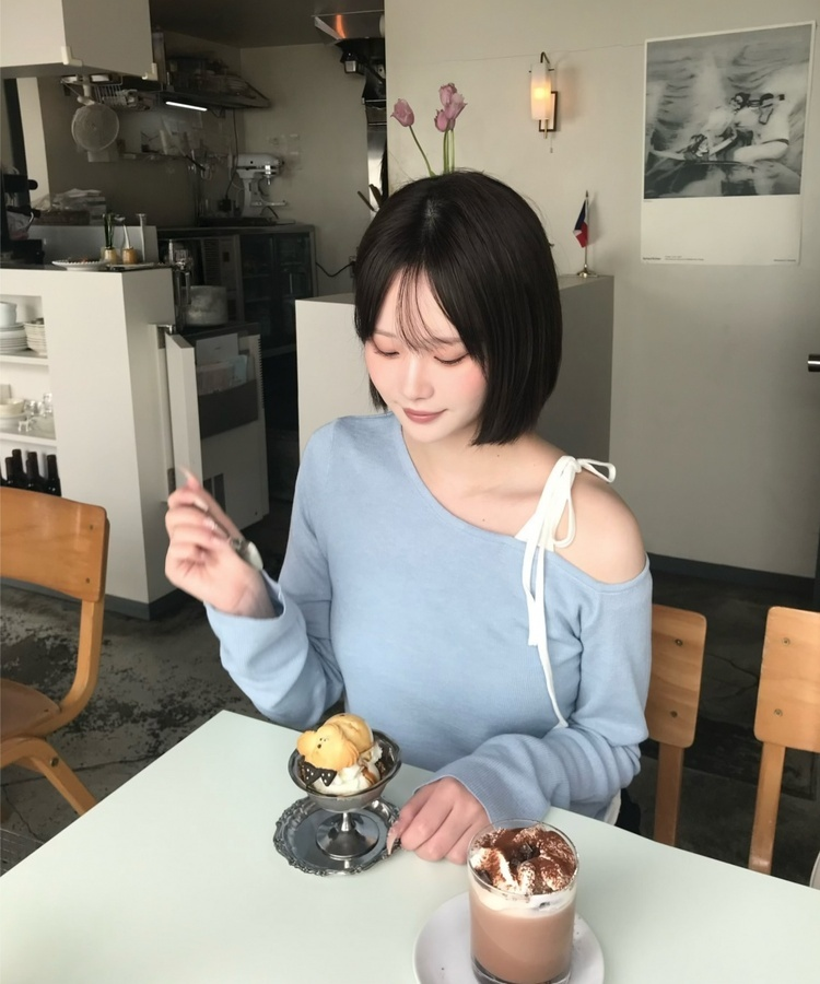 리본 오프숄더 니트 소라