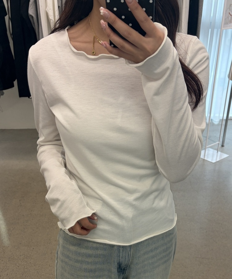 ウェーブフリル長袖トップス IVORY