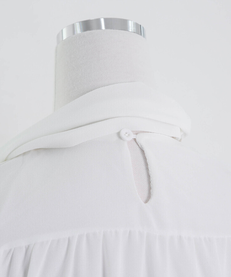 ハイネックドロストフレアブラウス