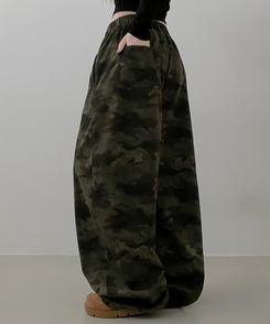 カモパターンスリットワイドバンドパンツ KHAKI
